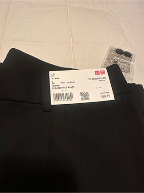 Uniqlo Black Pleated Wide-Leg Pants